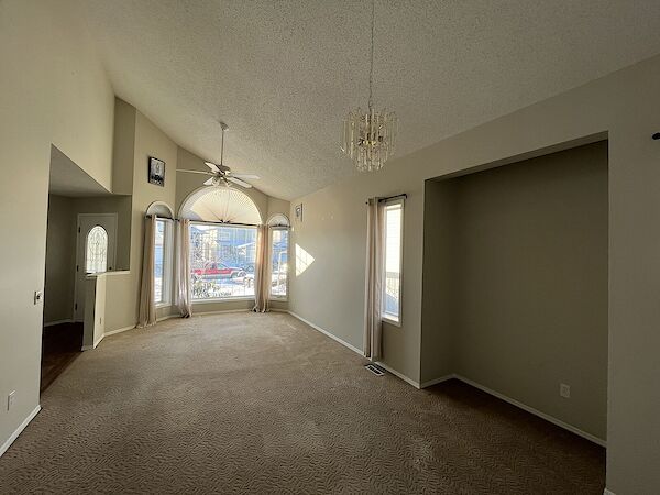 Living+Space+1 Edmonton 4 + Den bedrooms House for rent. Property photo: 508915-3