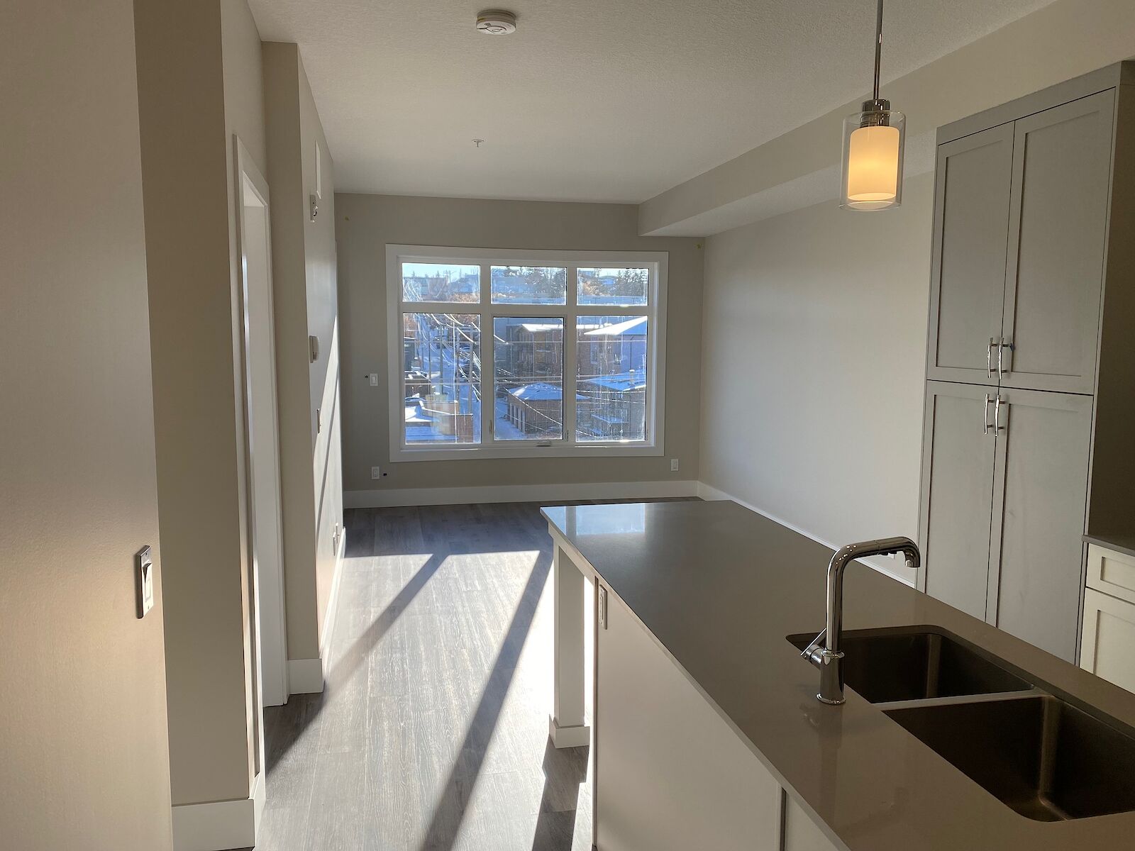 Calgary 1 bedroom Condo Unit for rent. Property photo: 510260-1