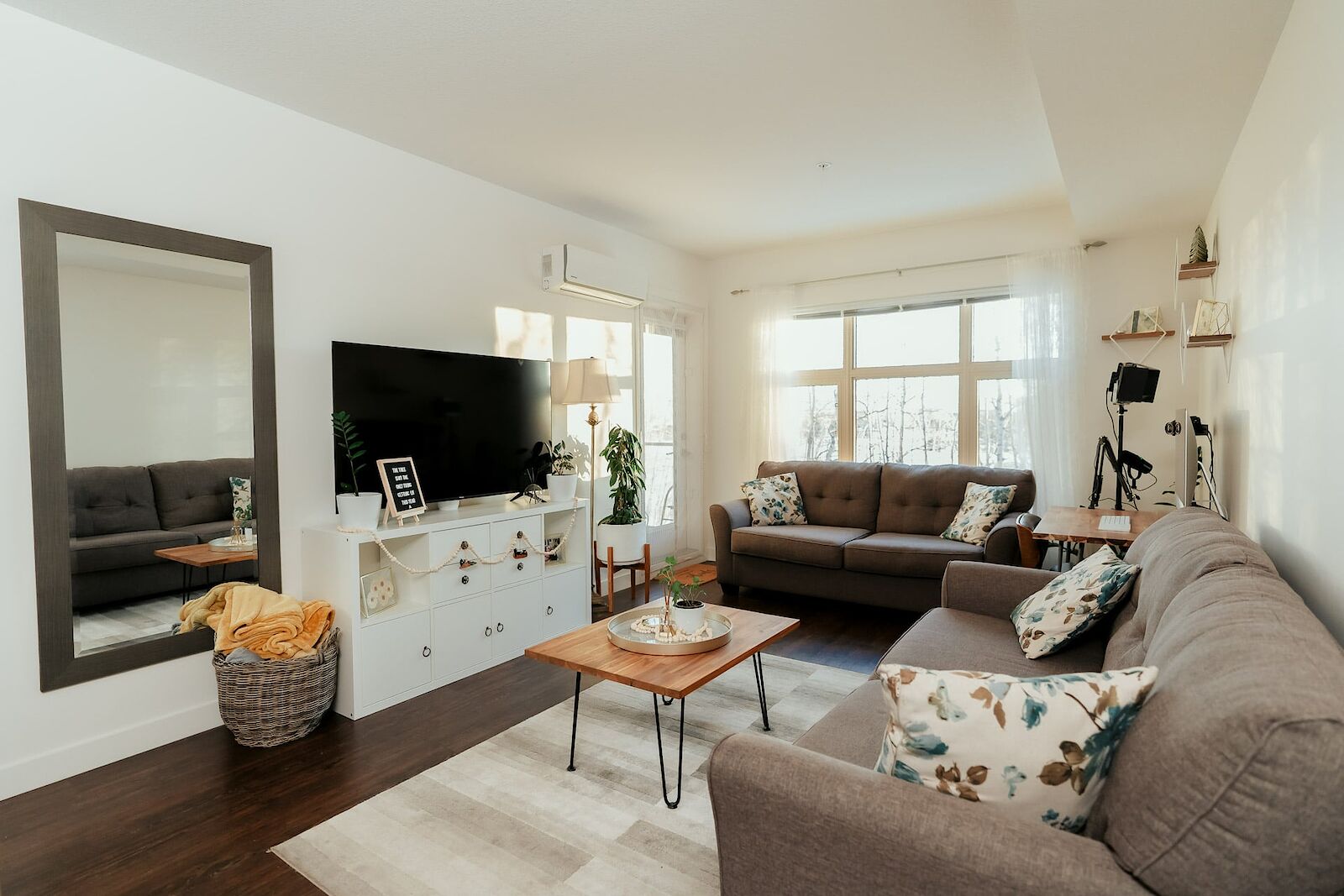 Calgary 2 bedrooms Condo Unit for rent. Property photo: 511133-1