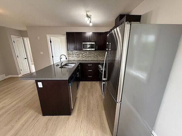 Edmonton 2 bedrooms Condo Unit for rent. Property photo: 511643-2