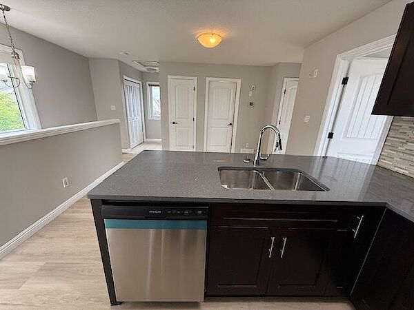 Edmonton 2 bedrooms Condo Unit for rent. Property photo: 511643-3