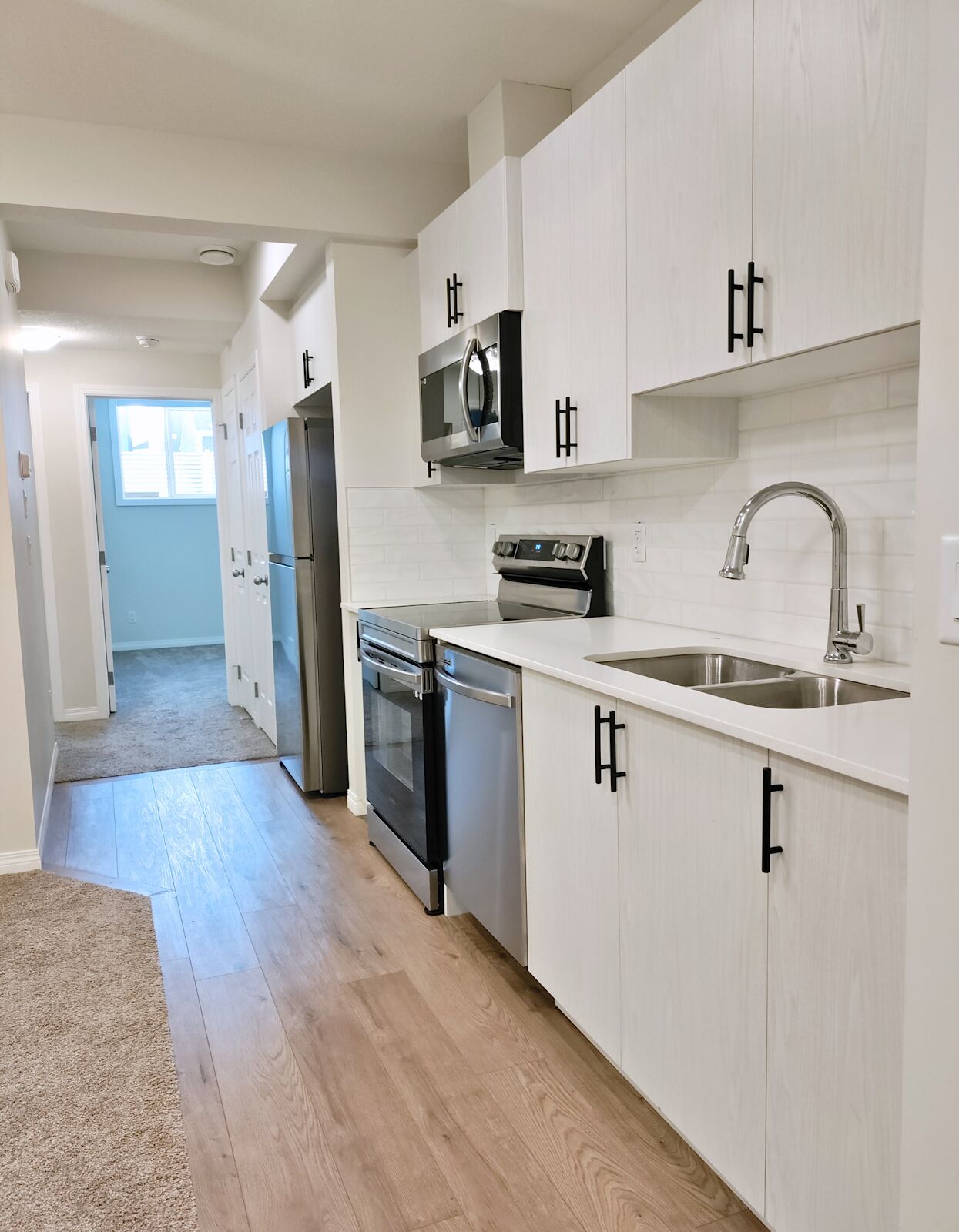 Kitchen+alley+leading+to+bedrooms Calgary 2 bedrooms Basement for rent. Property photo: 511886-1