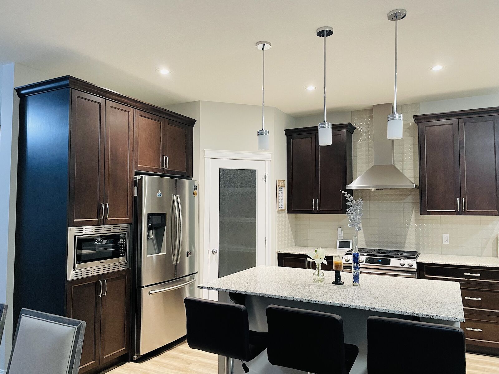 Calgary 4 bedrooms House for rent. Property photo: 512121-1