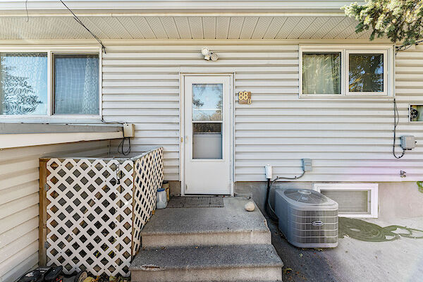 Calgary 3 bedrooms Basement for rent. Property photo: 512561-2