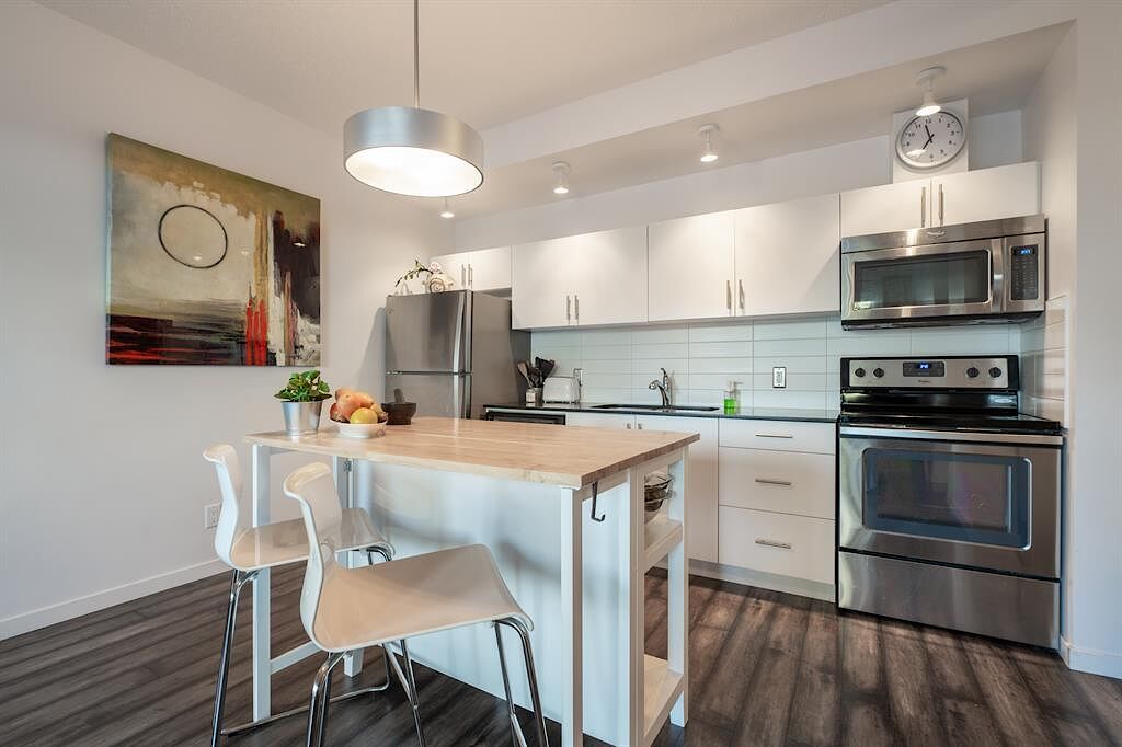 Calgary 2 bedrooms Condo Unit for rent. Property photo: 512798-1