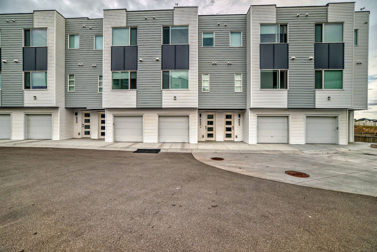 Calgary 3 bedrooms Townhouse for rent. Property photo: 513402-1