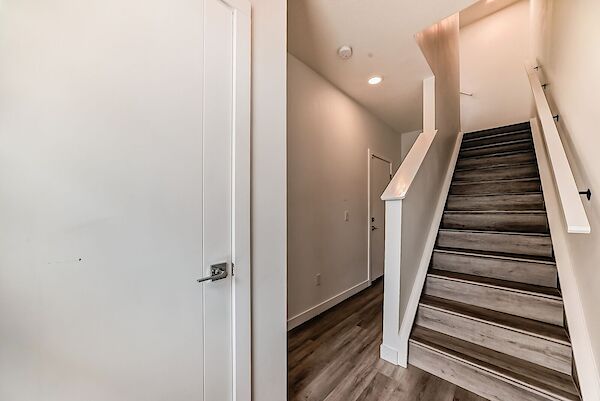 Calgary 3 bedrooms Townhouse for rent. Property photo: 513402-2