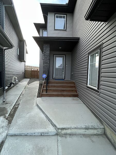 Calgary 4 + Den bedrooms House for rent. Property photo: 513903-2