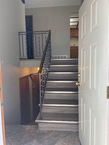 Lethbridge 2 bedrooms Main Floor for rent. Property photo: 514098-2