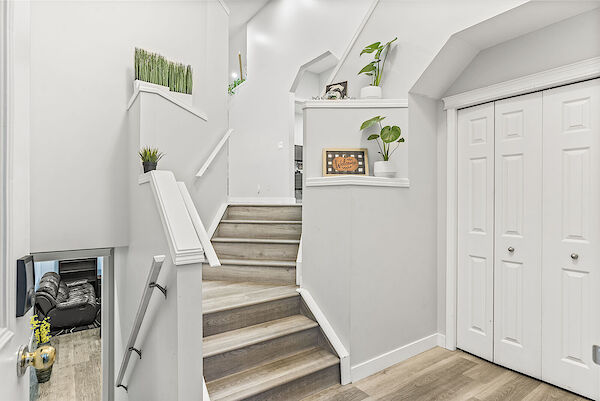 Calgary 4 bedrooms House for rent. Property photo: 515447-3