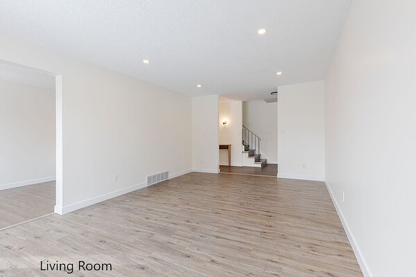 Edmonton 5 + Den bedrooms House for rent. Property photo: 516290-2