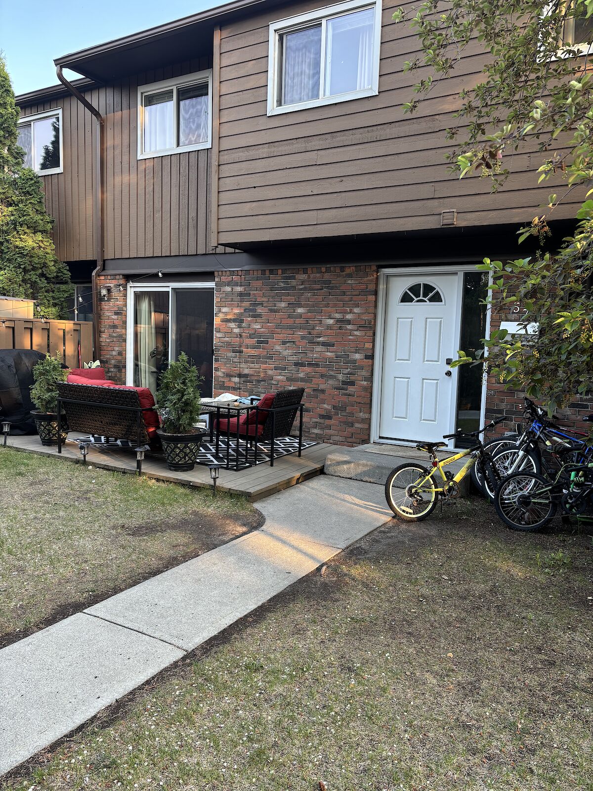 Calgary 3 bedrooms Townhouse for rent. Property photo: 518181-1