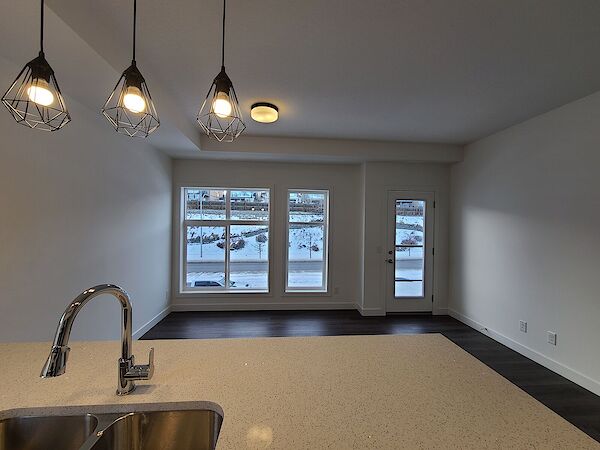 Calgary 2 bedrooms Townhouse for rent. Property photo: 518195-2