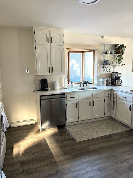 Calgary 4 bedrooms House for rent. Property photo: 518645-3