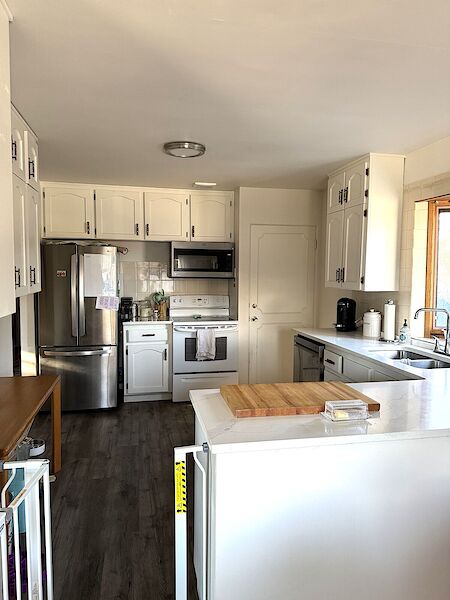 Calgary 4 bedrooms House for rent. Property photo: 518645-2