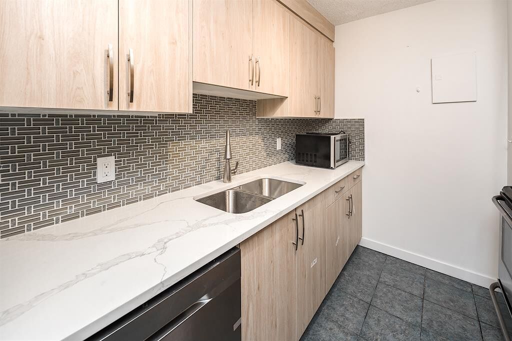 Calgary 2 bedrooms Condo Unit for rent. Property photo: 518714-1