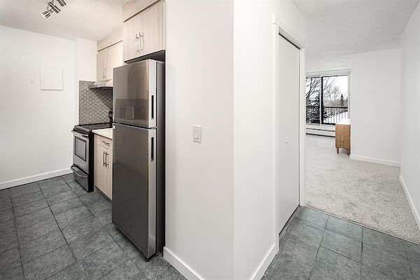Calgary 2 bedrooms Condo Unit for rent. Property photo: 518714-2
