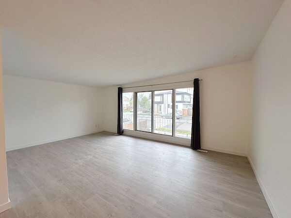 Calgary 2 bedrooms Duplex for rent. Property photo: 518852-2
