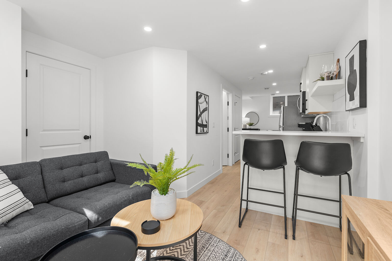 Calgary studio Basement for rent. Property photo: 519522-1