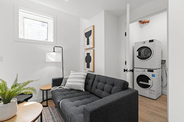 Calgary studio Basement for rent. Property photo: 519522-3