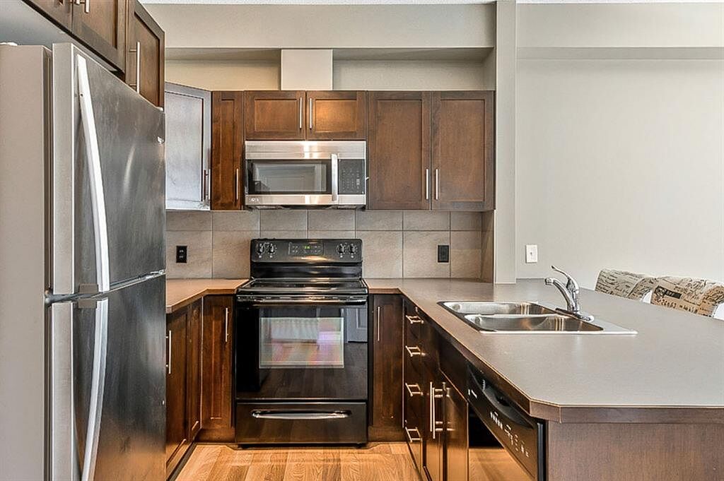 Calgary 2 bedrooms Condo Unit for rent. Property photo: 520591-1