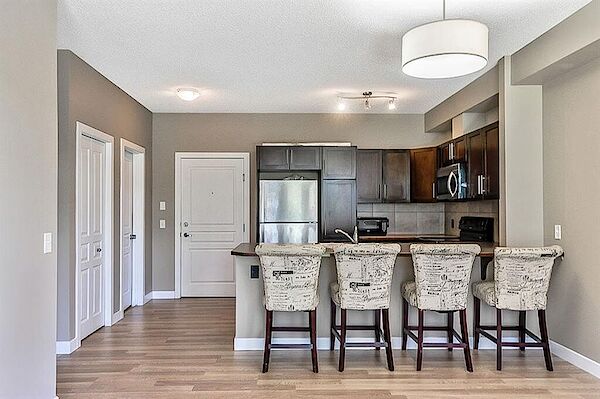 Calgary 2 bedrooms Condo Unit for rent. Property photo: 520591-3