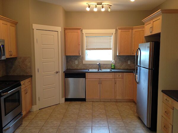 Edmonton 5 + Den bedrooms House for rent. Property photo: 521059-2