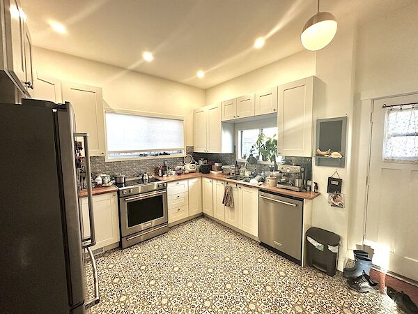 Calgary 2 bedrooms House for rent. Property photo: 521591-2