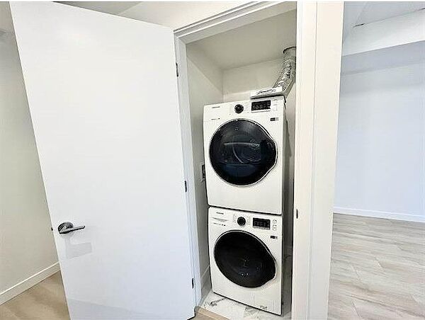 Surrey studio Condo Unit for rent. Property photo: 522506-3