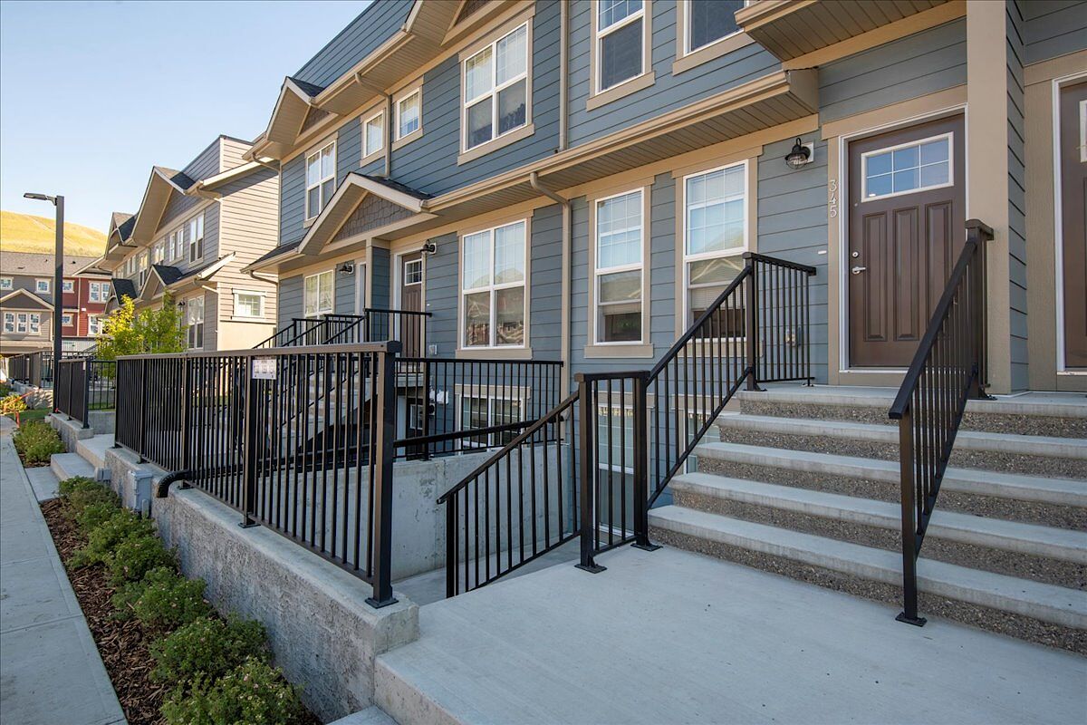 Calgary 2 bedrooms Townhouse for rent. Property photo: 523065-1