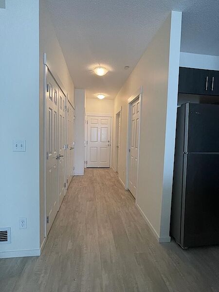 Calgary 1 bedroom Condo Unit for rent. Property photo: 523201-2