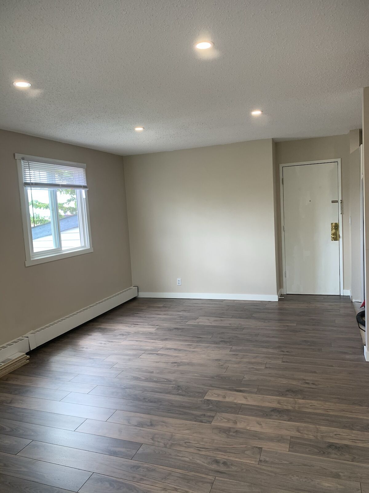 Living+room+-+Inside+out Calgary 2 bedrooms Condo Unit for rent. Property photo: 523710-1