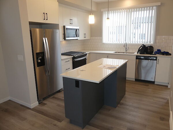 Calgary 3 + Den bedrooms House for rent. Property photo: 524097-2