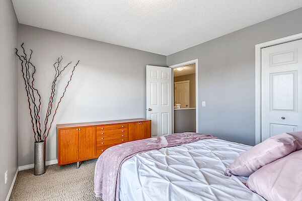 Calgary 1 bedroom Room For Rent for rent. Property photo: 524614-2