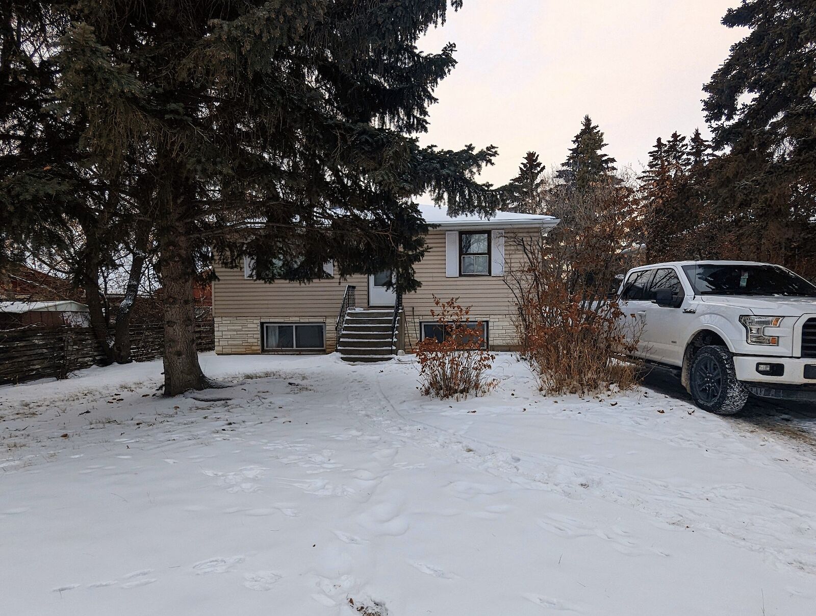 Calgary 2 + Den bedrooms Main Floor for rent. Property photo: 525082-1