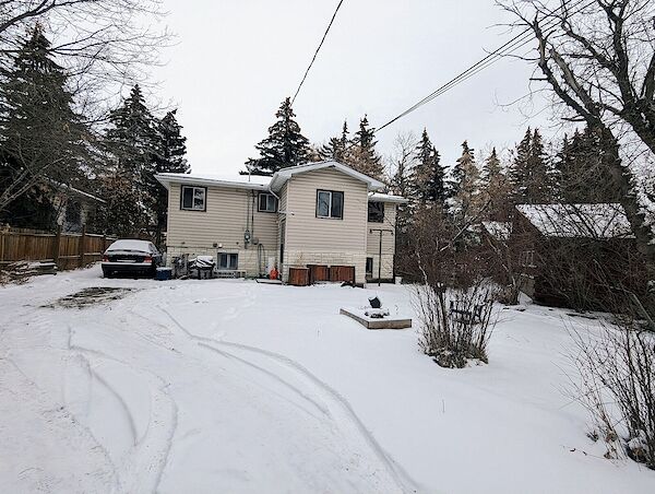 Calgary 2 + Den bedrooms Main Floor for rent. Property photo: 525082-2