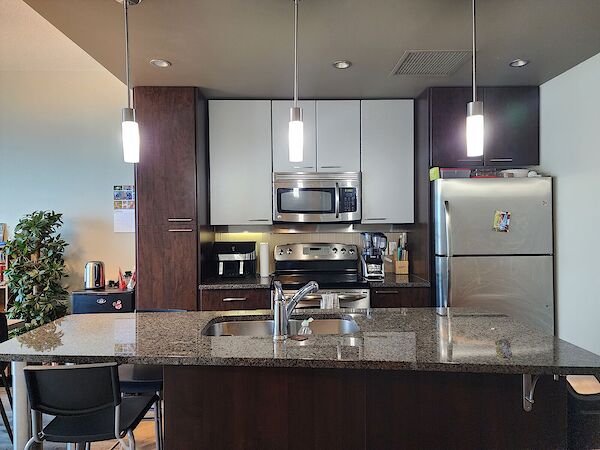 Calgary 2 bedrooms Condo Unit for rent. Property photo: 525164-2