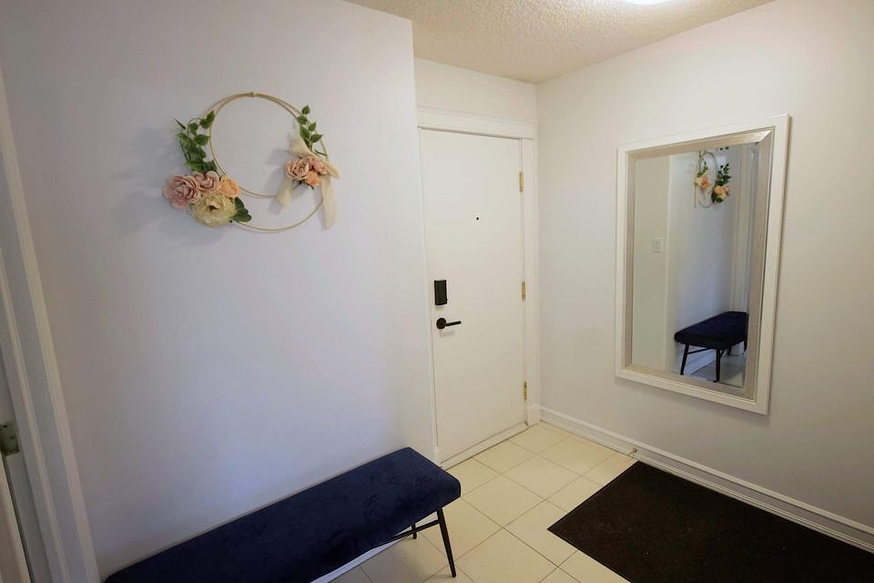 Edmonton 2 bedrooms Condo Unit for rent. Property photo: 525728-1