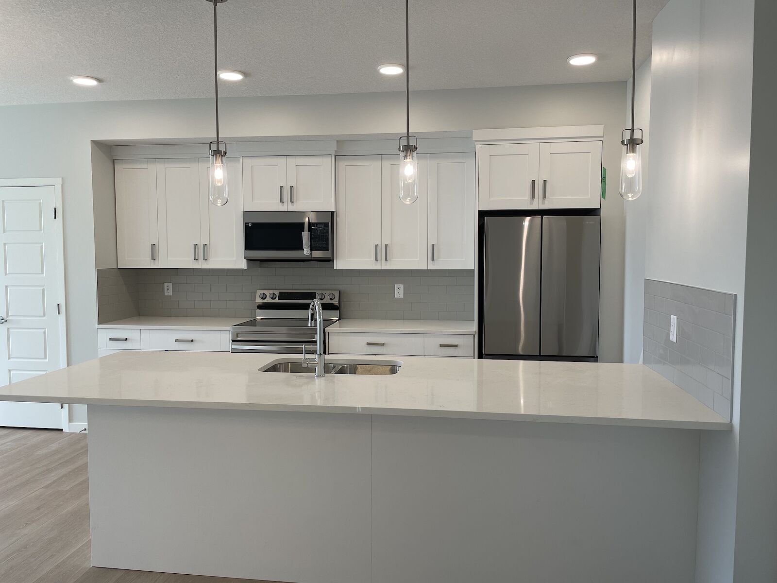 Calgary 2 bedrooms Condo Unit for rent. Property photo: 526963-1