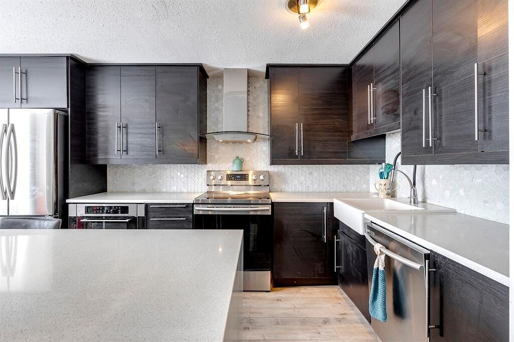 Calgary 2 bedrooms Condo Unit for rent. Property photo: 527051-1