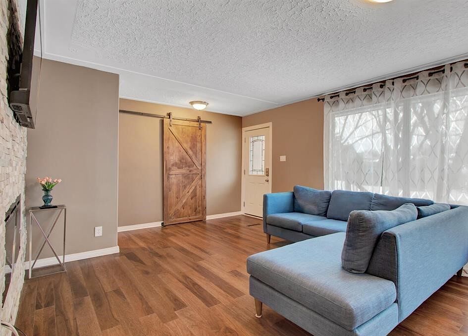 Edmonton 3 bedrooms Main Floor for rent. Property photo: 527117-1