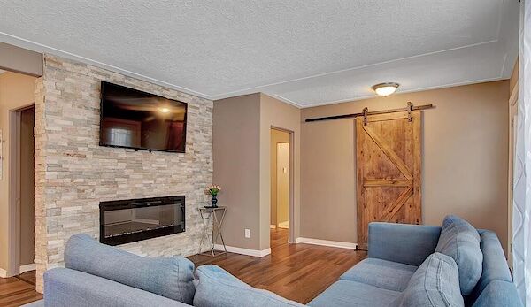 Edmonton 3 bedrooms Main Floor for rent. Property photo: 527117-2