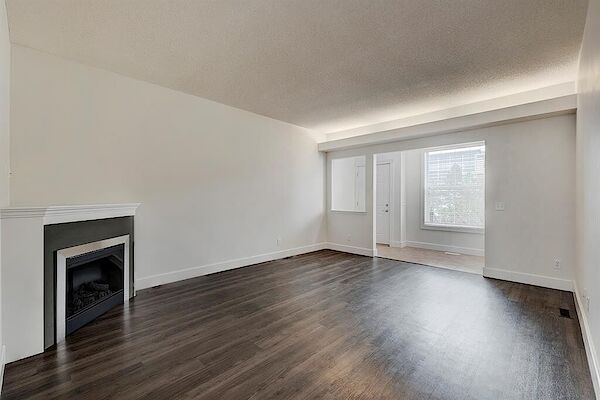 Living+Room Calgary 3 bedrooms Townhouse for rent. Property photo: 527311-3