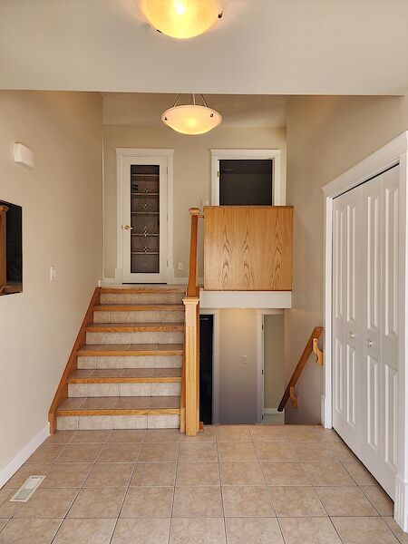 Calgary 3 bedrooms Duplex for rent. Property photo: 527346-2