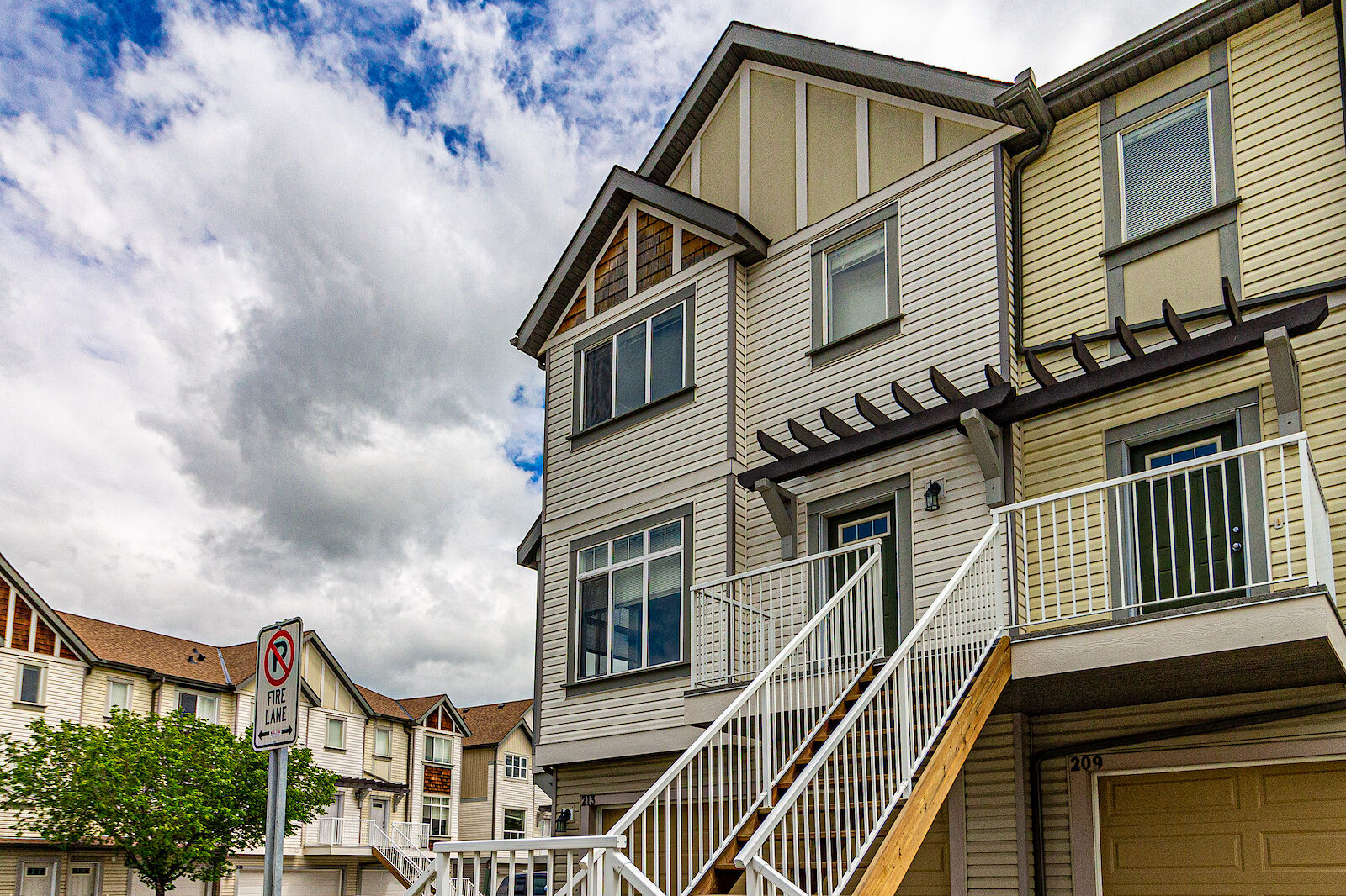 Calgary 2 bedrooms Townhouse for rent. Property photo: 527633-1