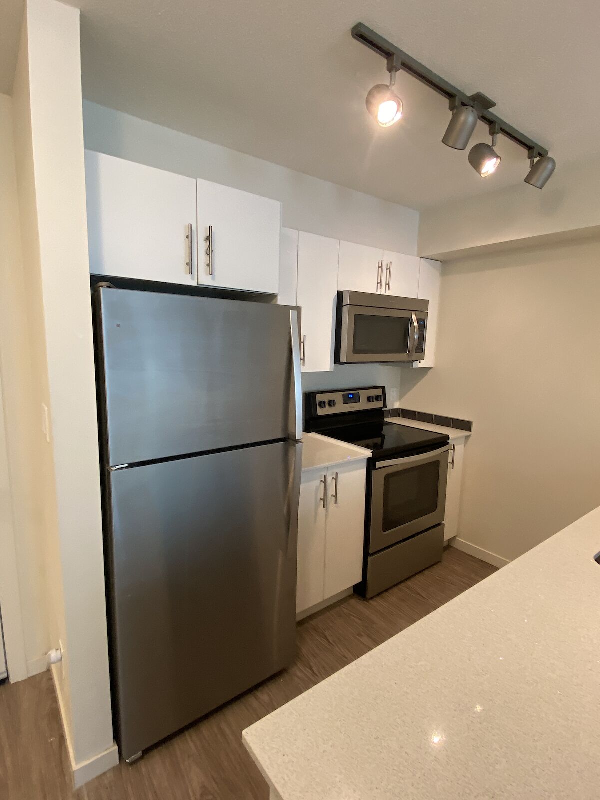 Calgary 1 bedroom Condo Unit for rent. Property photo: 527770-1