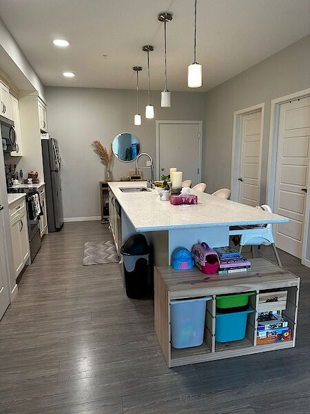 Calgary 2 bedrooms Condo Unit for rent. Property photo: 527913-2