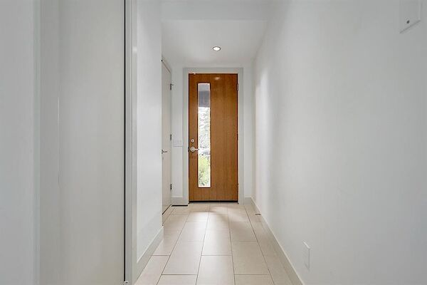 Calgary 2 bedrooms Townhouse for rent. Property photo: 528255-2