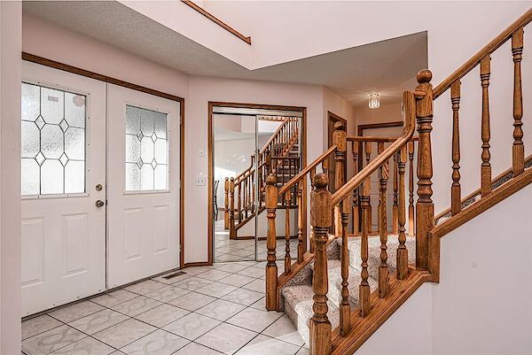 Calgary 5 + Den bedrooms House for rent. Property photo: 528538-2