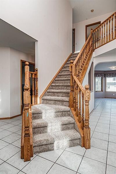 Calgary 5 + Den bedrooms House for rent. Property photo: 528538-3